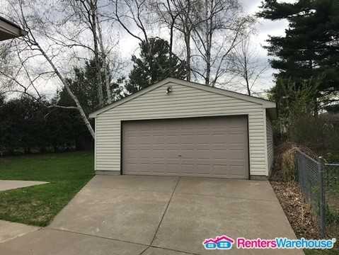 218 Sycamore St W - Photo 2 of 11