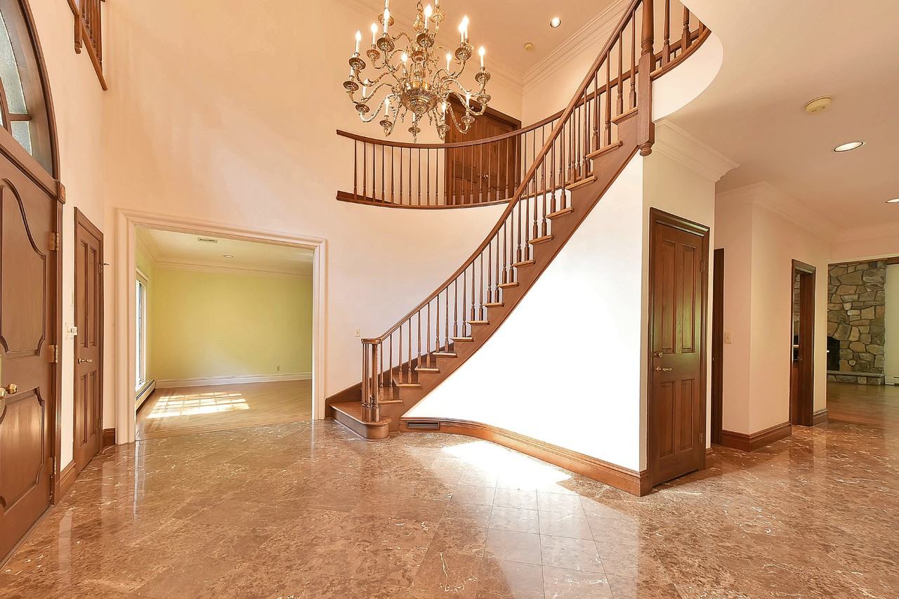 21 Chestnut Ridge Rd - Photo 2 of 21