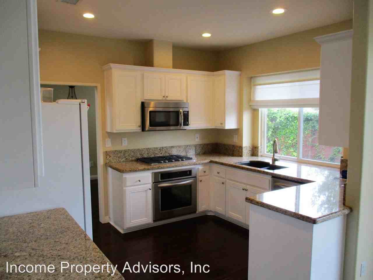11368 Village Ridge Rd - Photo 3 of 10