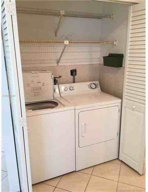 8041 SW 20th Pl #8041 - Photo 3 of 8