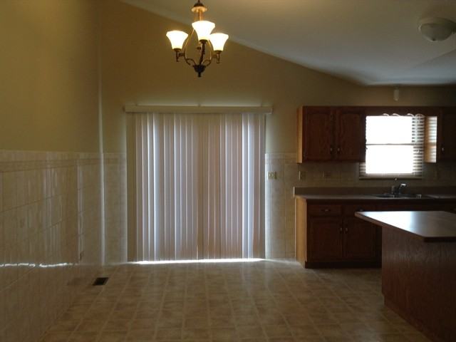 1805 Cumberland Dr - Photo 3 of 13