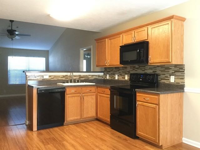 1104 S Hampton Cl - Photo 3 of 13