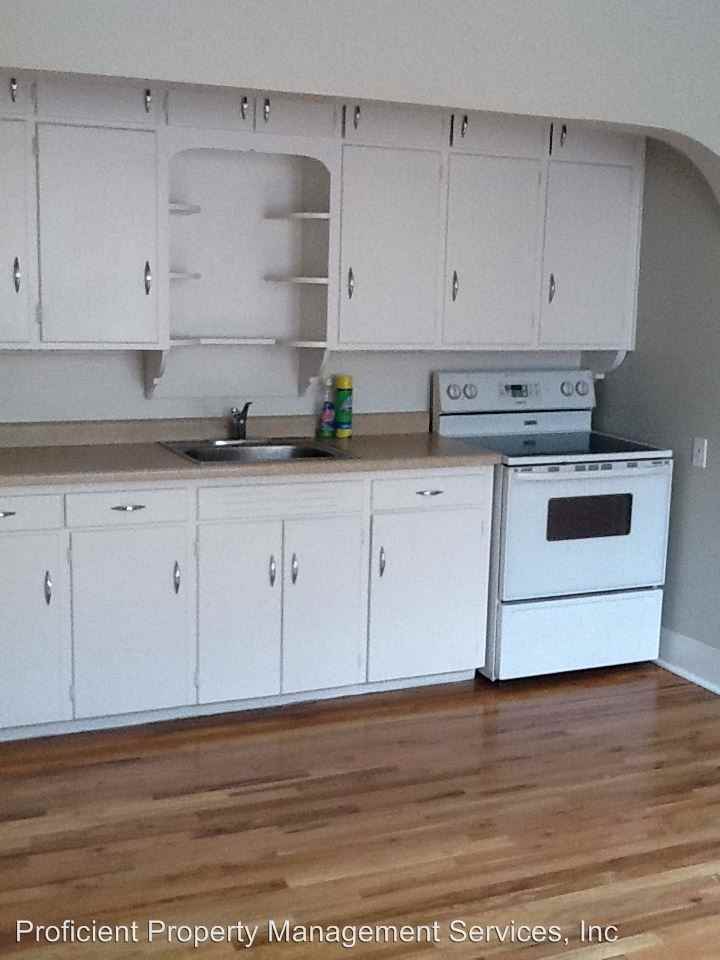 421-427 Greenwood - Photo 2 of 10