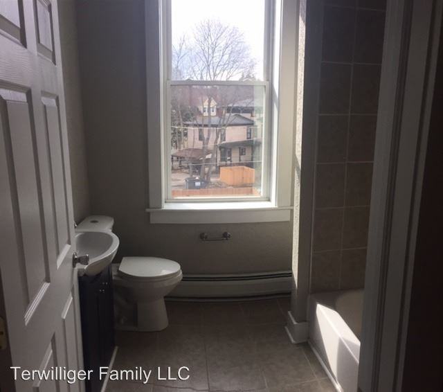 132 S Main - Photo 3 of 6