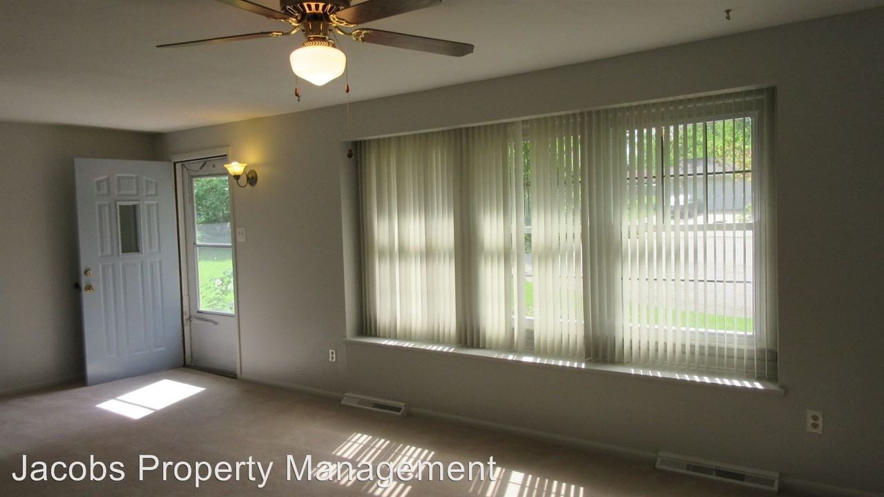 222 Brenda Ln - Photo 3 of 35