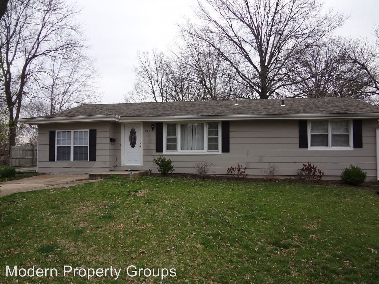 208 Elliott Dr - Photo 2 of 20