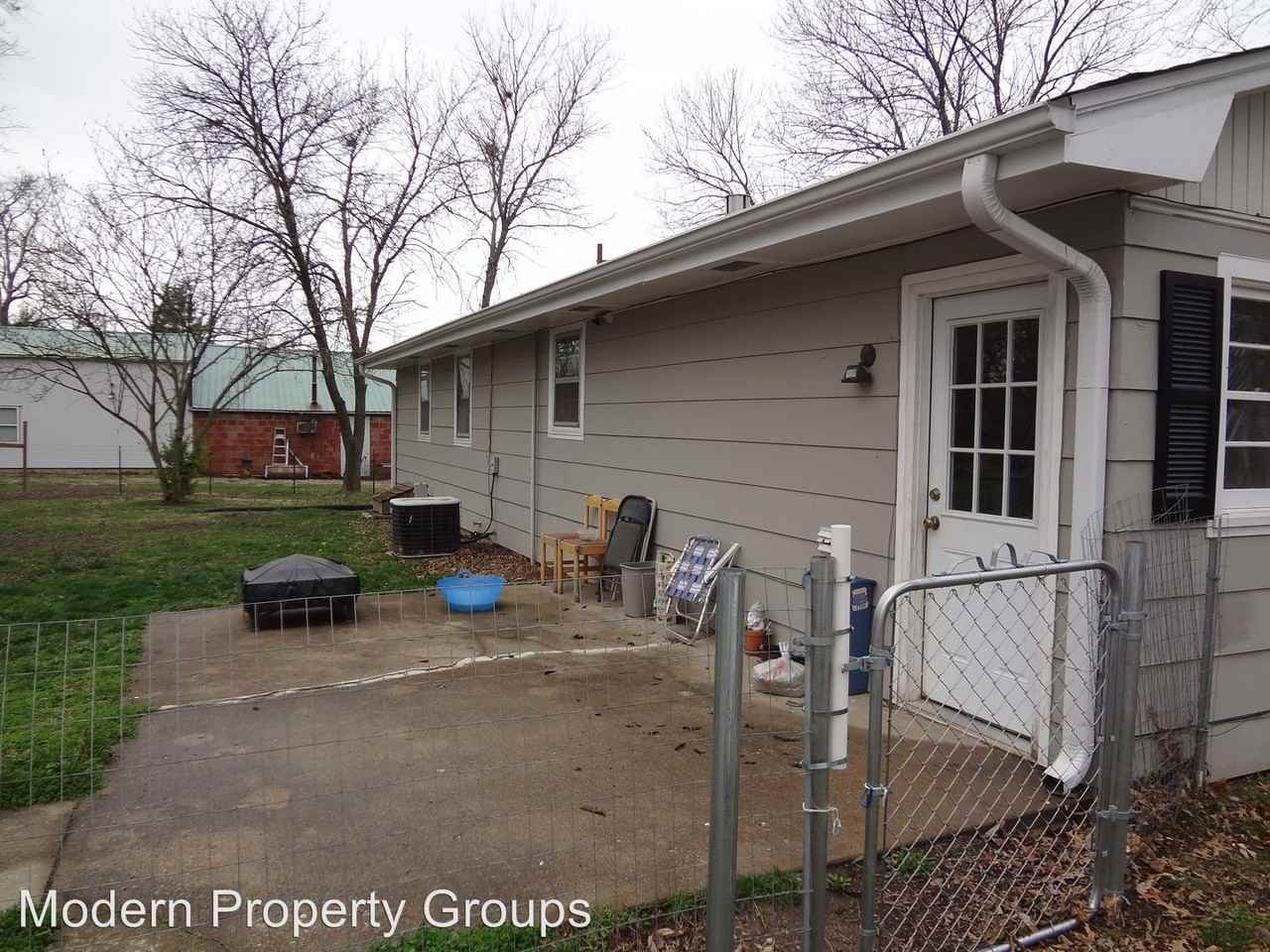 208 Elliott Dr - Photo 3 of 20