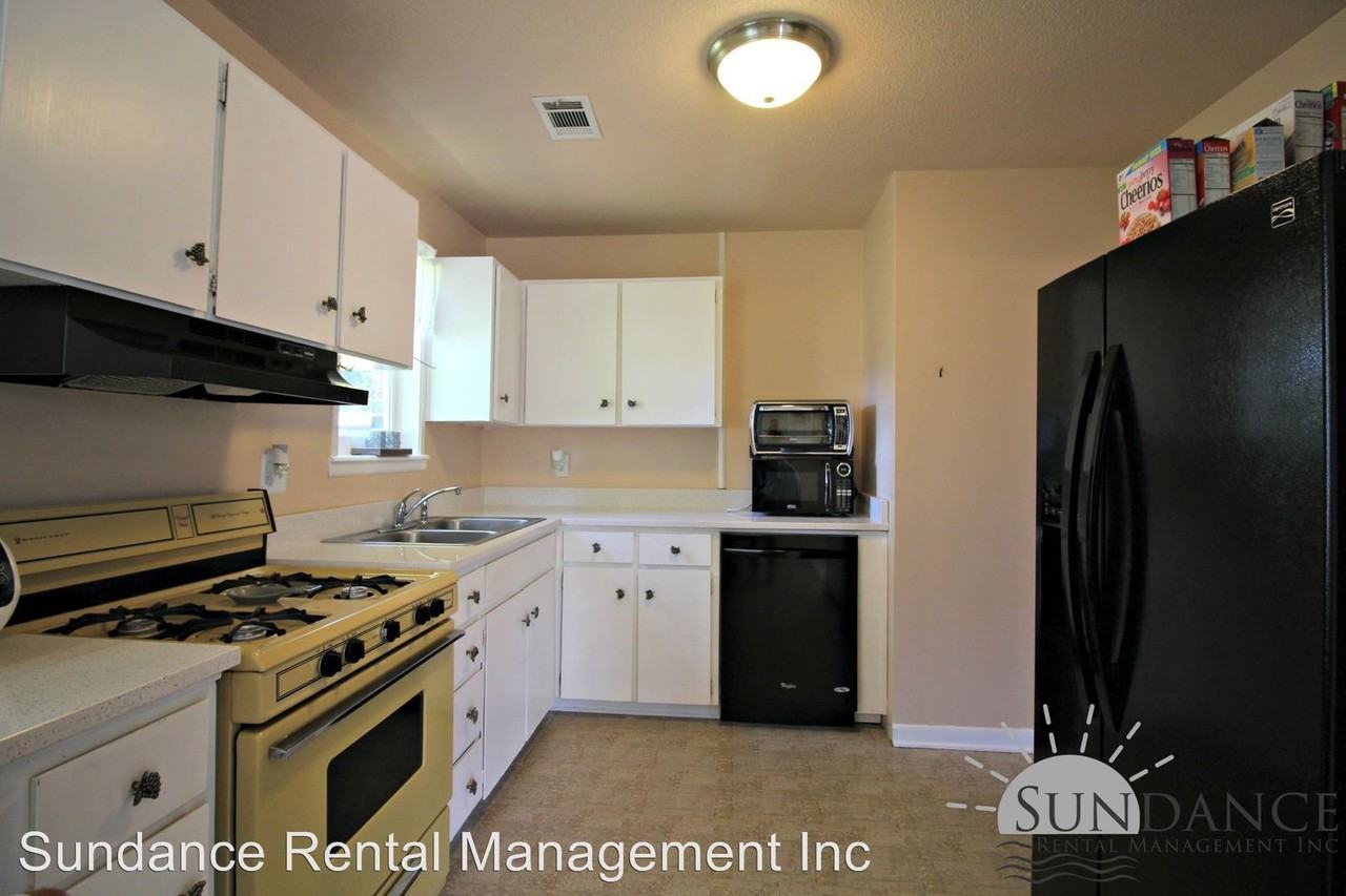 328 Harbor Pl SW - Photo 3 of 14