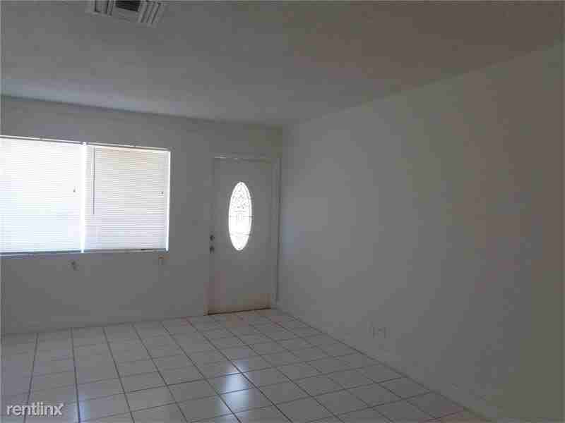 2706 NW 15th Ct - Photo 3 of 6