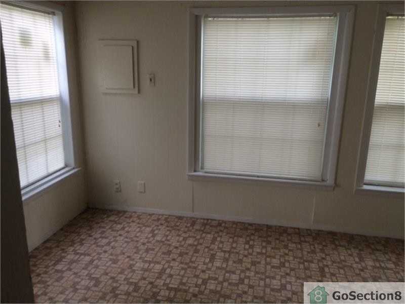 323 7th St - Photo 3 of 14