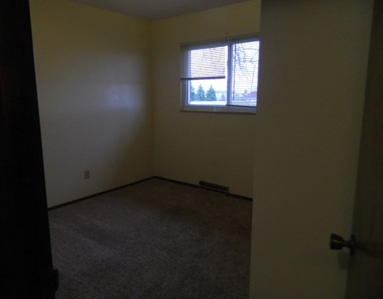 13040 Five Point Rd - Photo 3 of 10