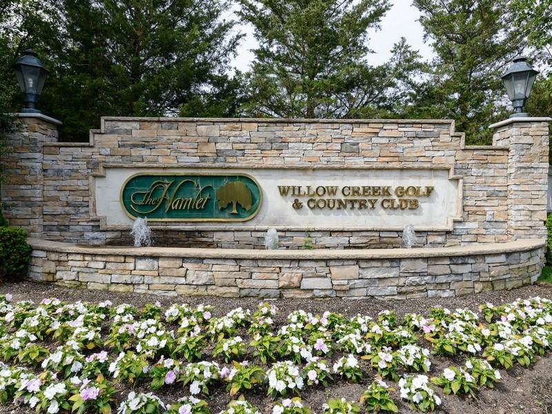 4 Willow Creek Ct - Photo 2 of 20