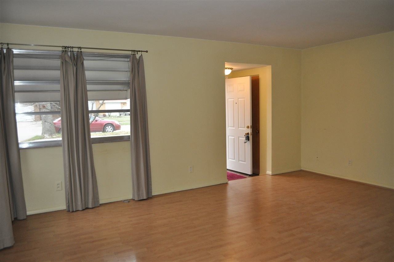 2422 Stanford Ave - Photo 2 of 13