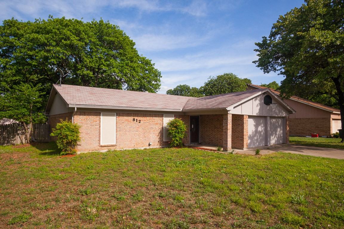 812 Lake Crest Pkwy - Photo 2 of 29