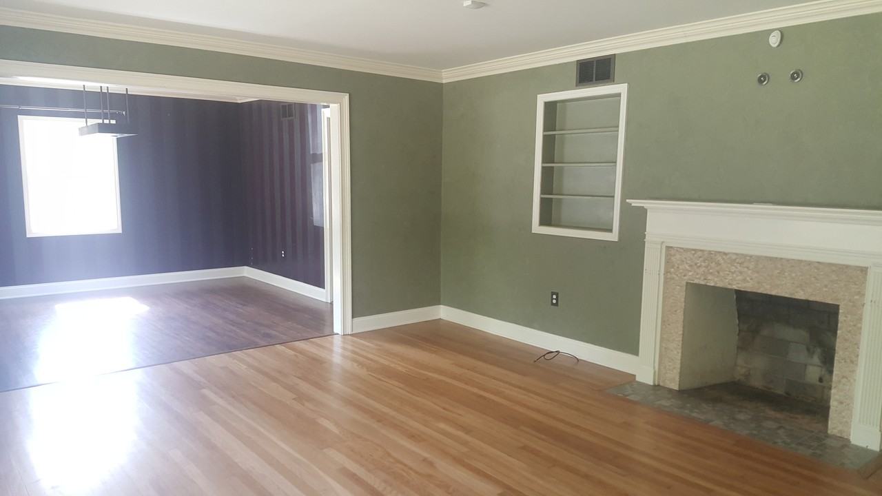 2033 E Derenne Ave - Photo 2 of 12