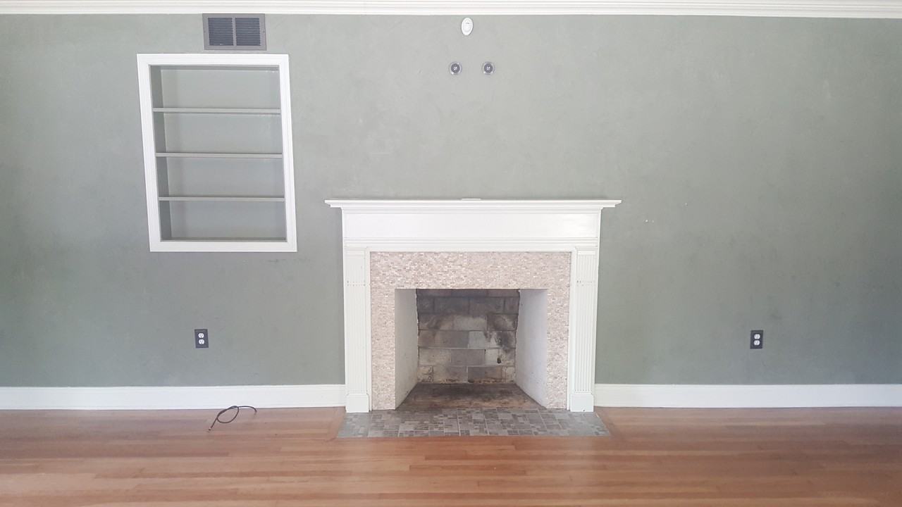 2033 E Derenne Ave - Photo 3 of 12