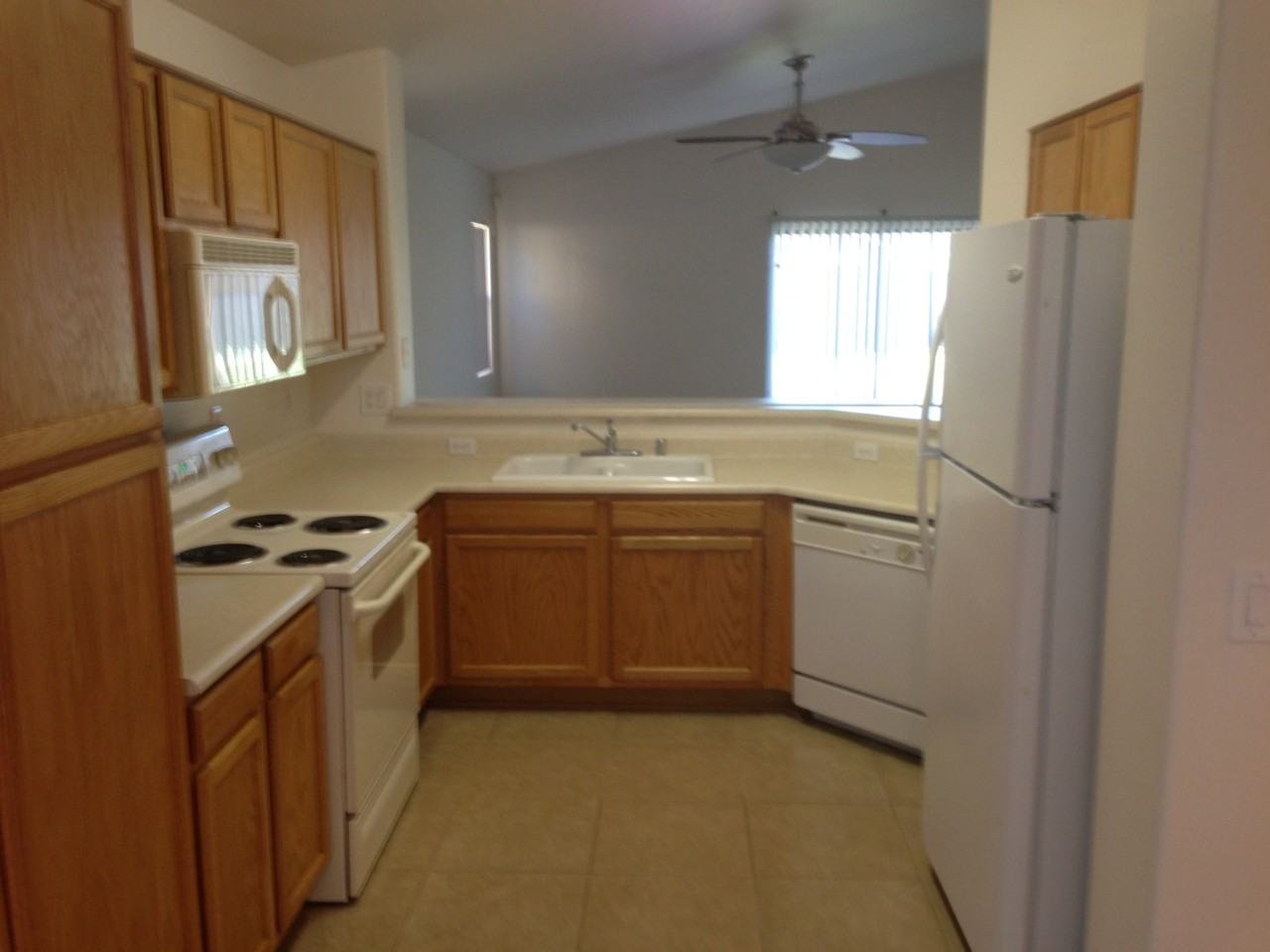 11013 W Mountain View Dr - Photo 2 of 15