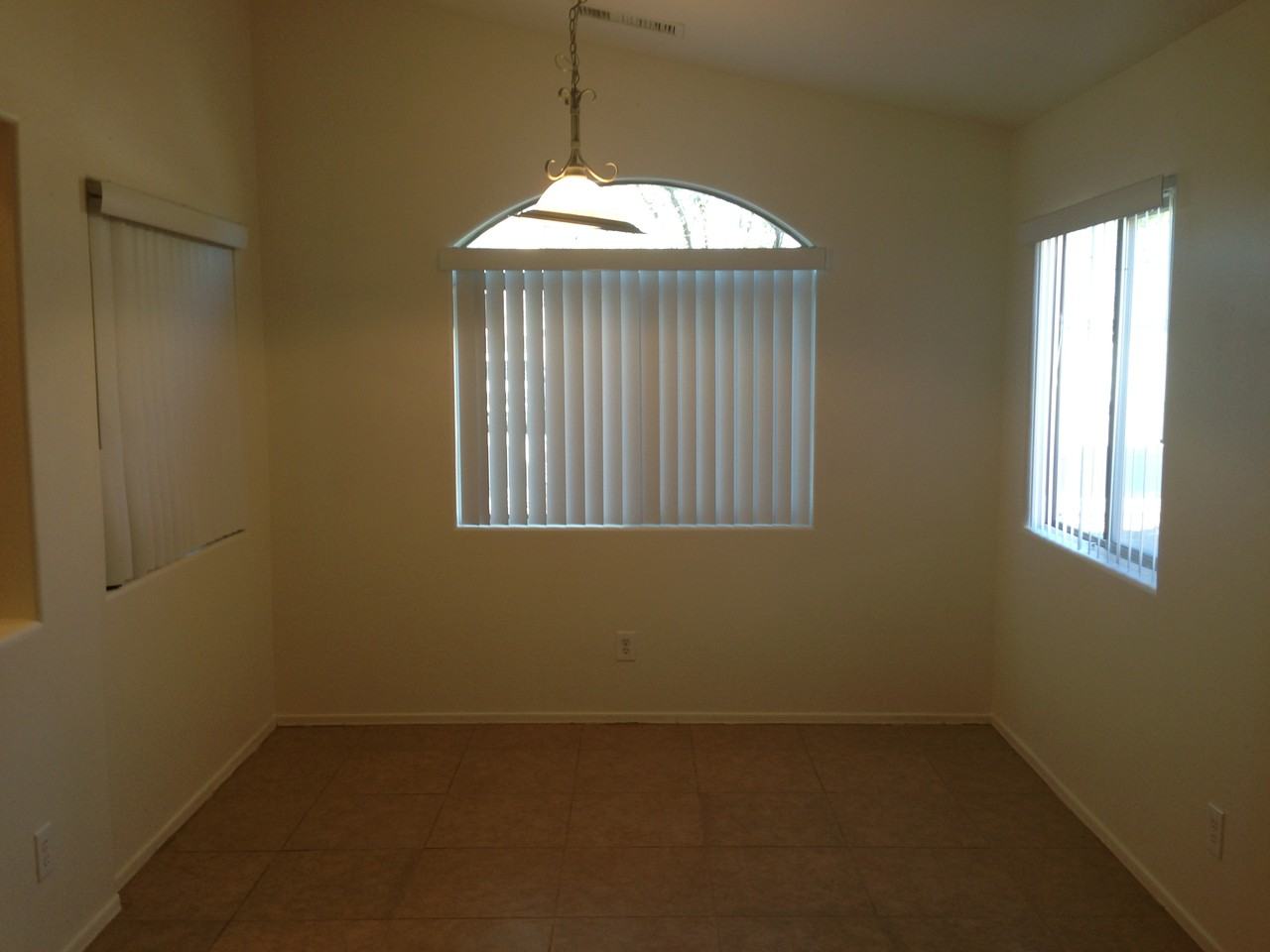 11013 W Mountain View Dr - Photo 3 of 15