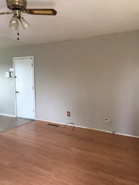 1703 Harrow Rd - Photo 2 of 11