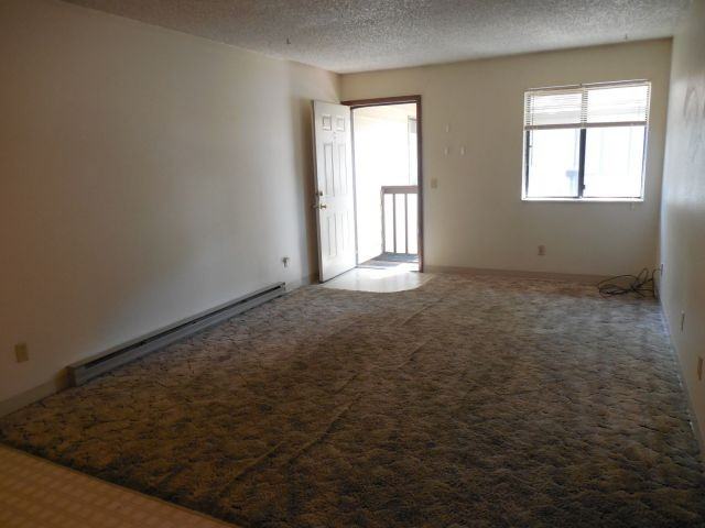 305 S 12th St West - Photo 2 of 9