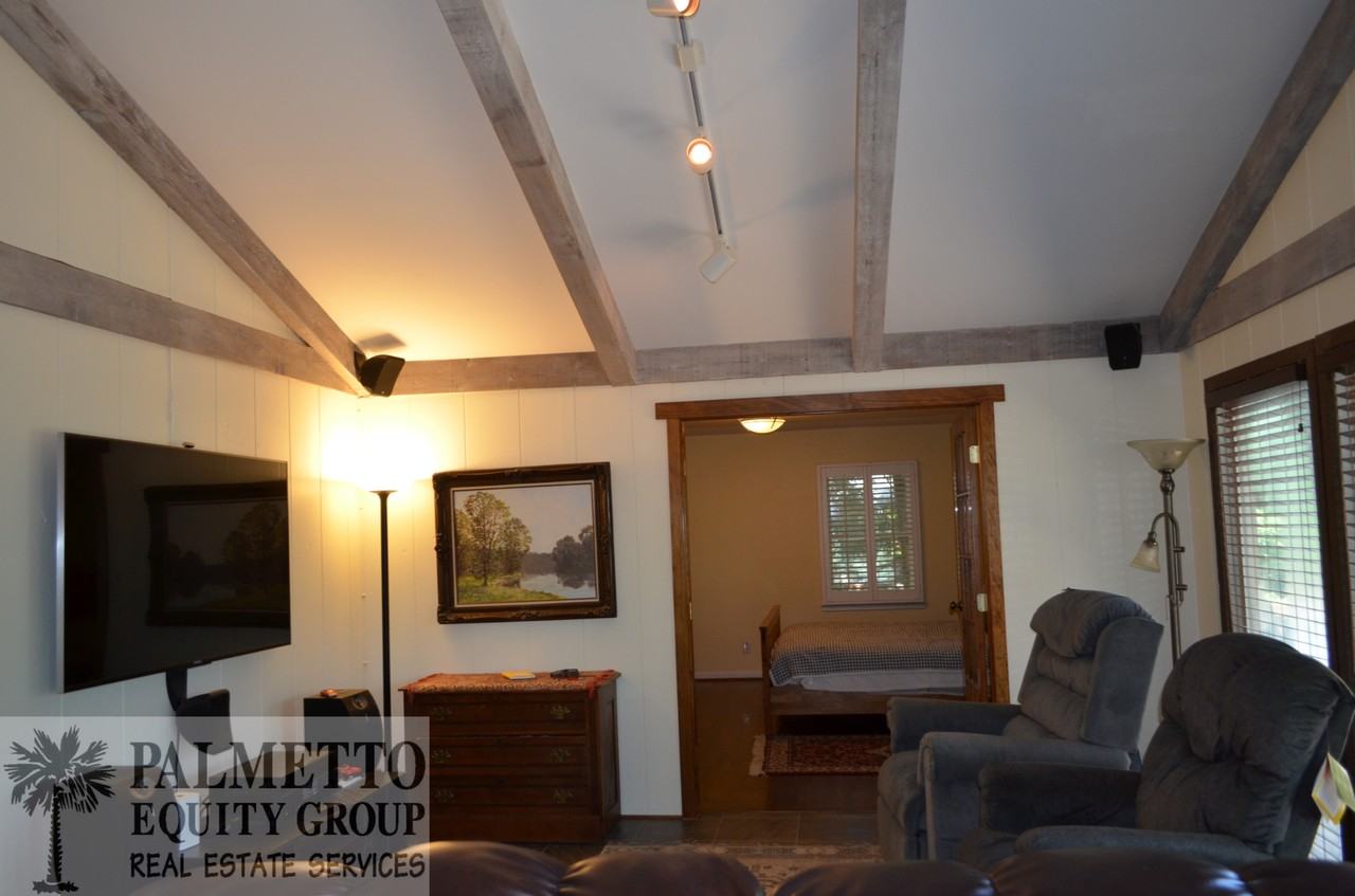 404 Arrowhead Drive - Photo 3 of 21