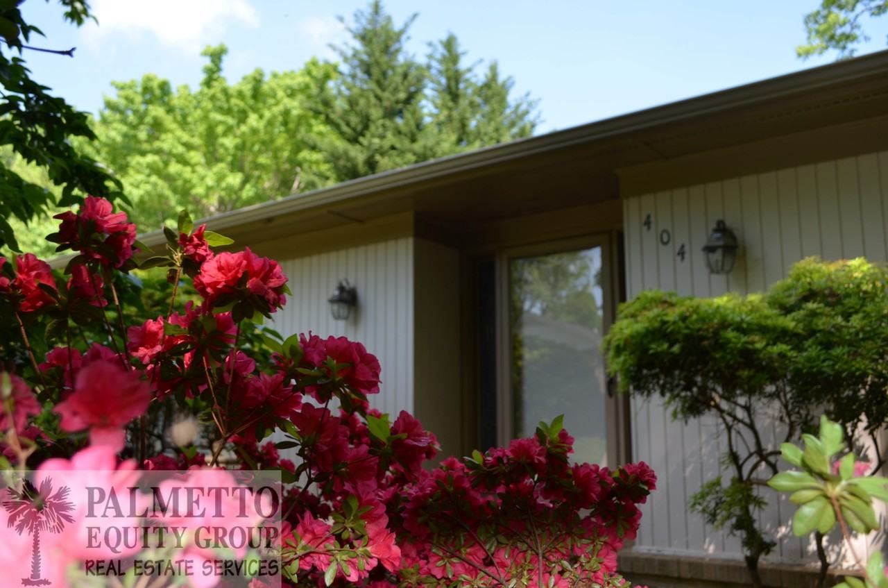 404 Arrowhead Drive - Photo 2 of 21