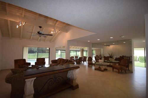 902 Foxpointe Cir - Photo 2 of 4