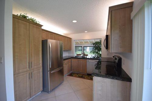 902 Foxpointe Cir - Photo 3 of 4