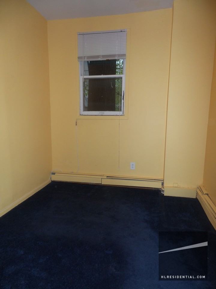 76-33 Austin St #2 - Photo 3 of 9