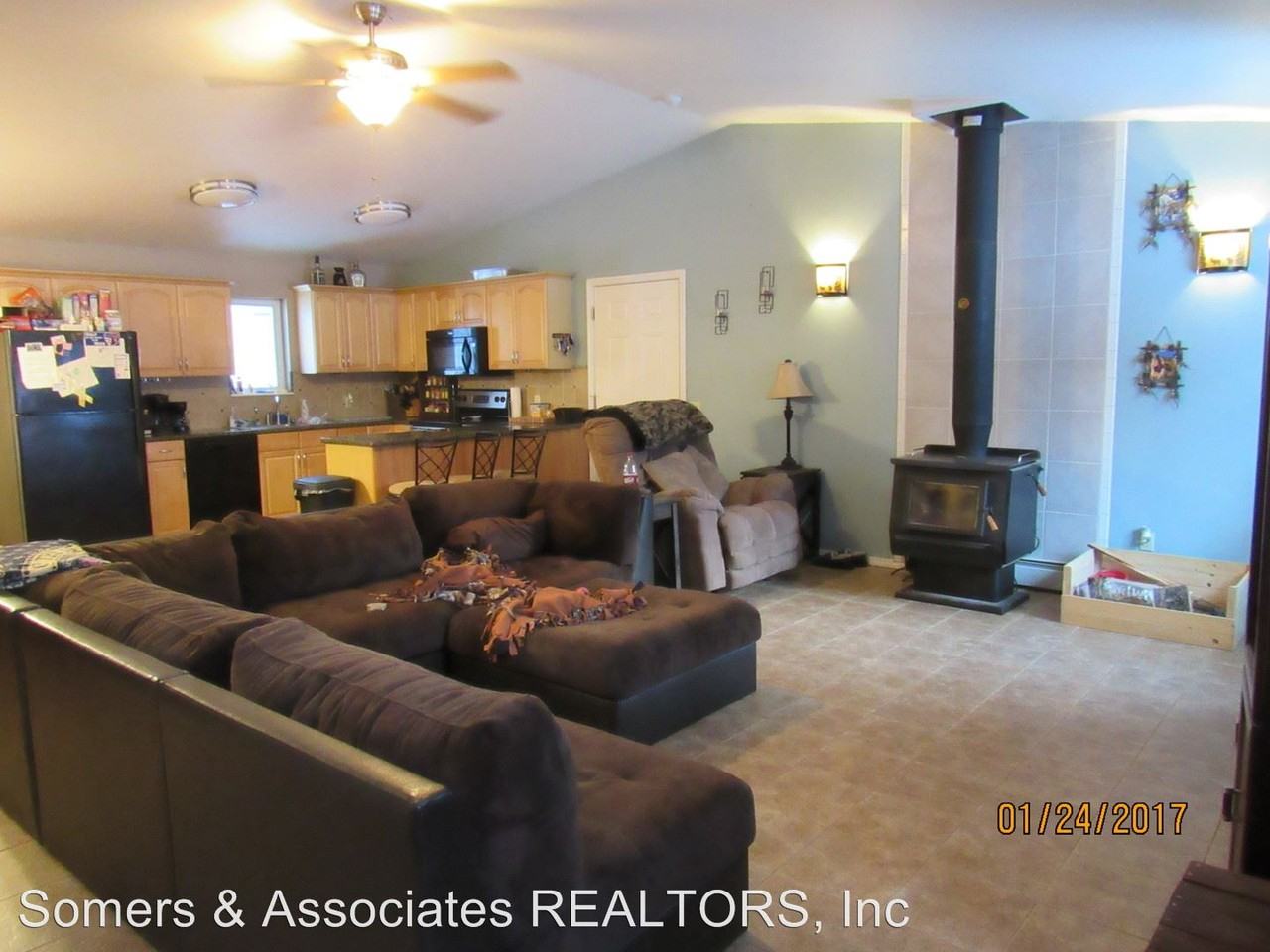 2875 Garnet Dr - Photo 2 of 12