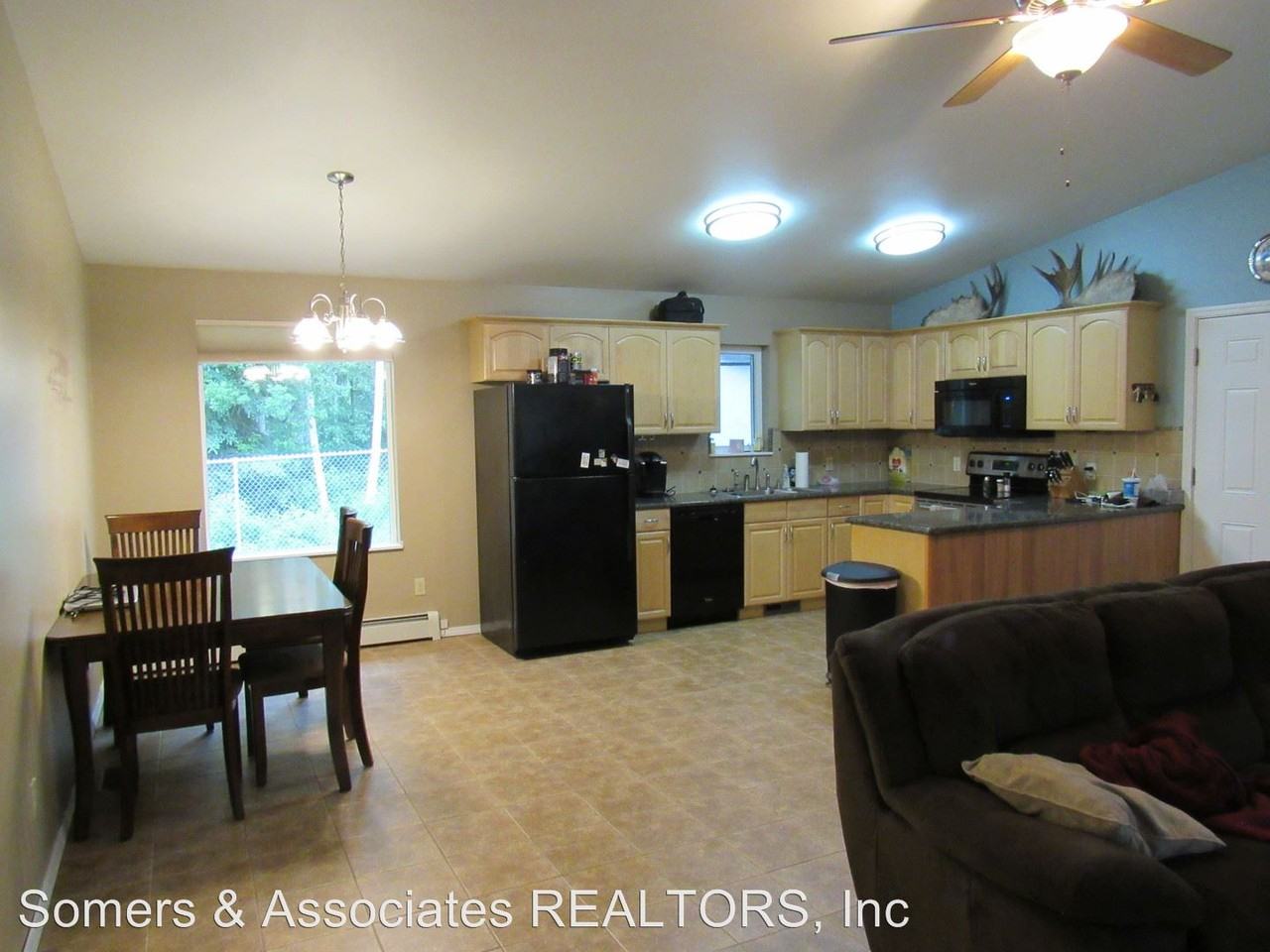 2875 Garnet Dr - Photo 3 of 12