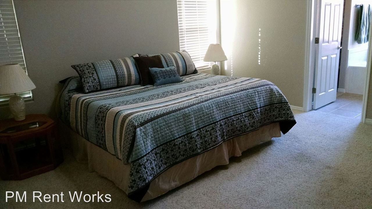 2682 W 510 N - Photo 3 of 10