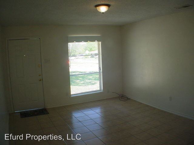 1202 Athens Dr - Photo 3 of 10