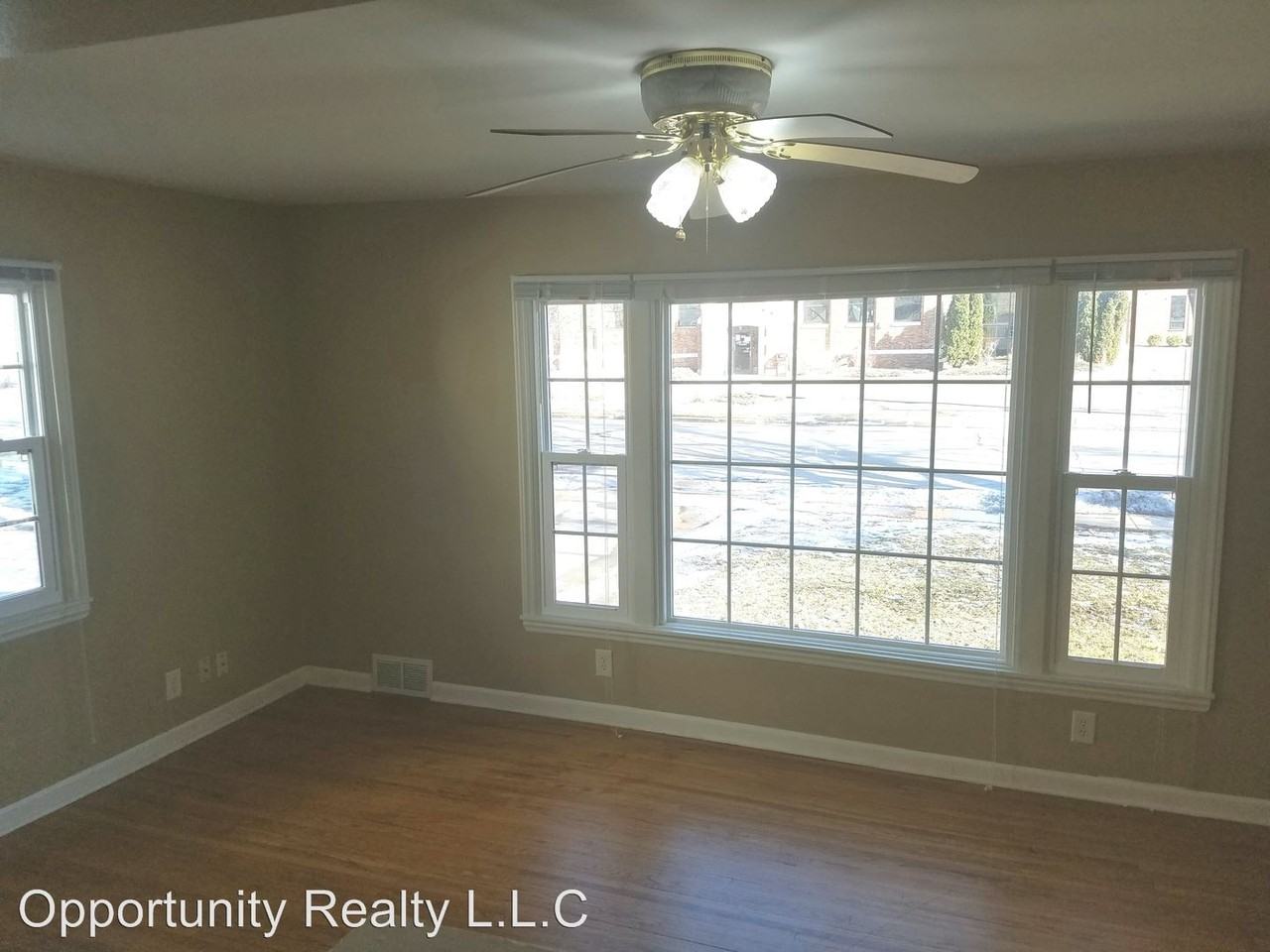 311 11th Ave NW - Photo 3 of 14