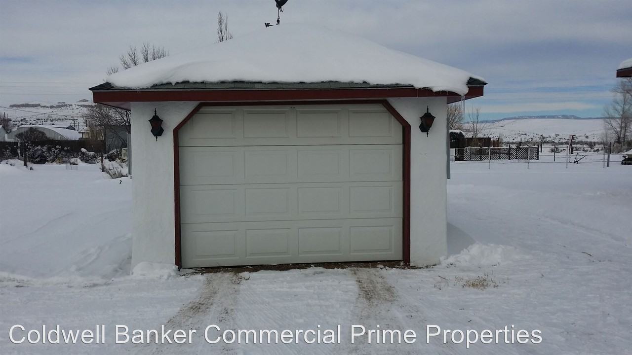 1625 Yampa Ave - Photo 2 of 9