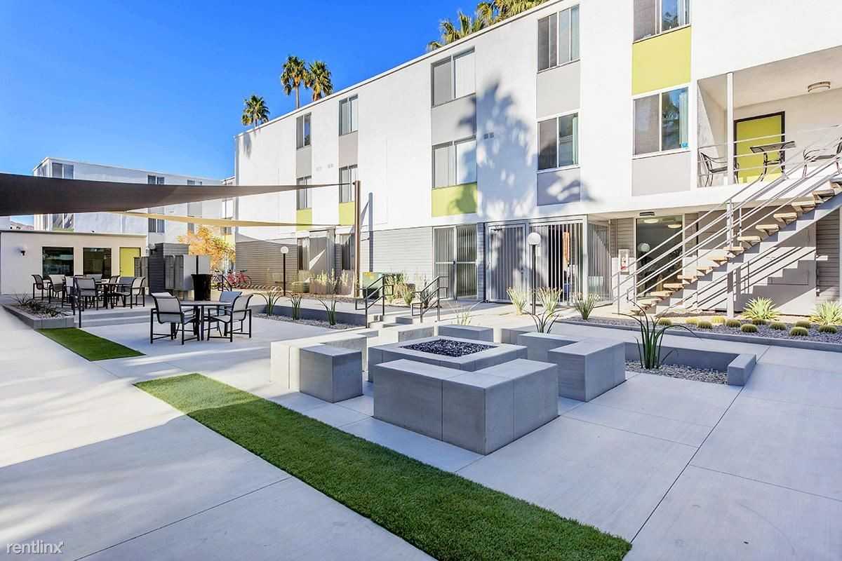 Latitude 33 - Photo 3 of 7