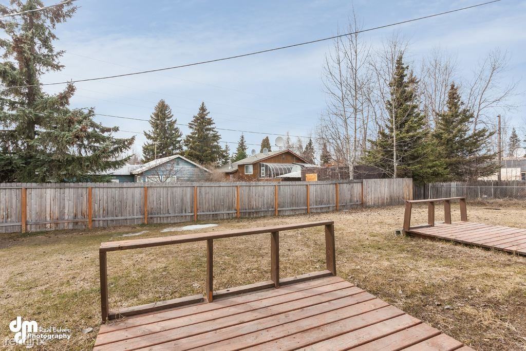 4206 Greenland Dr - Photo 3 of 26