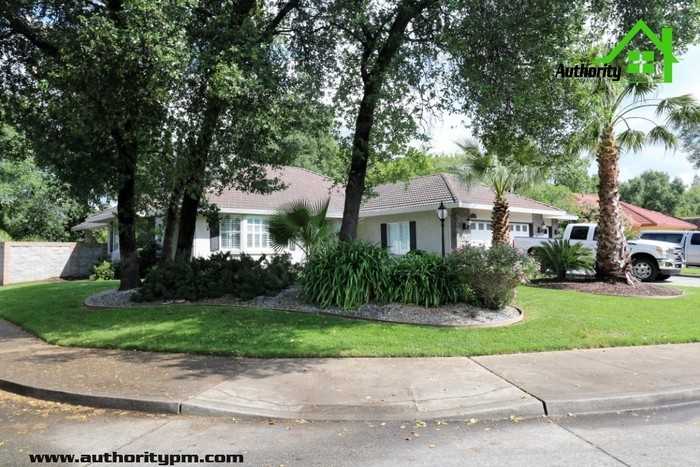 4103 Saratoga Dr - Photo 2 of 35