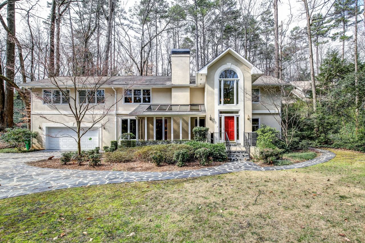 1090 McConnell Dr - Photo 2 of 34