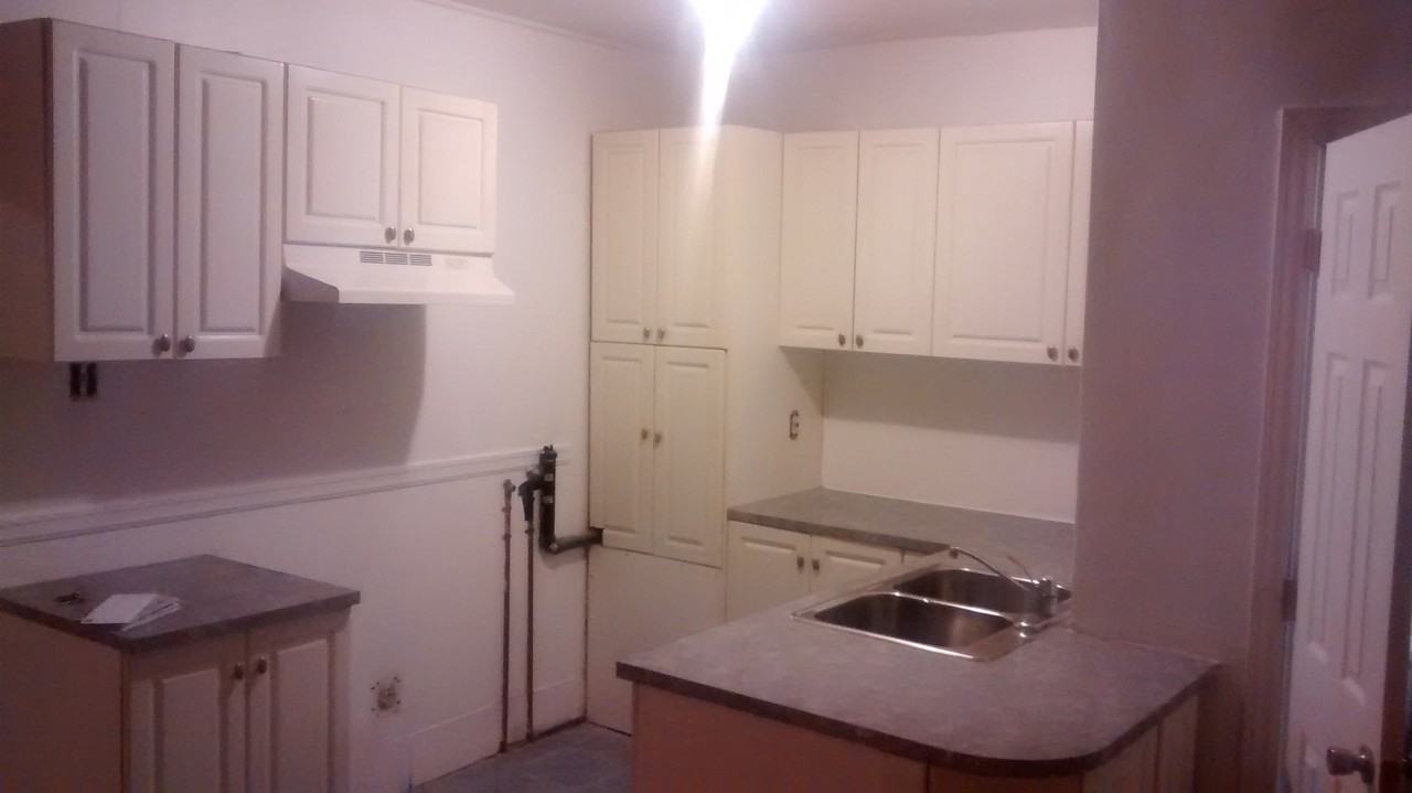 1074 Rue Addington - Photo 2 of 8