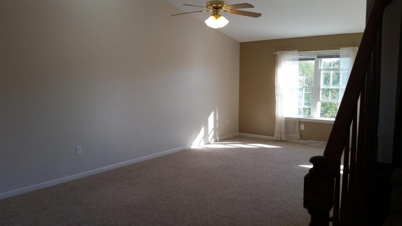 523 Shepherd St - Photo 2 of 13