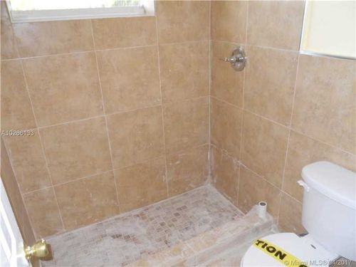 711 SW 64th Pkwy - Photo 3 of 7