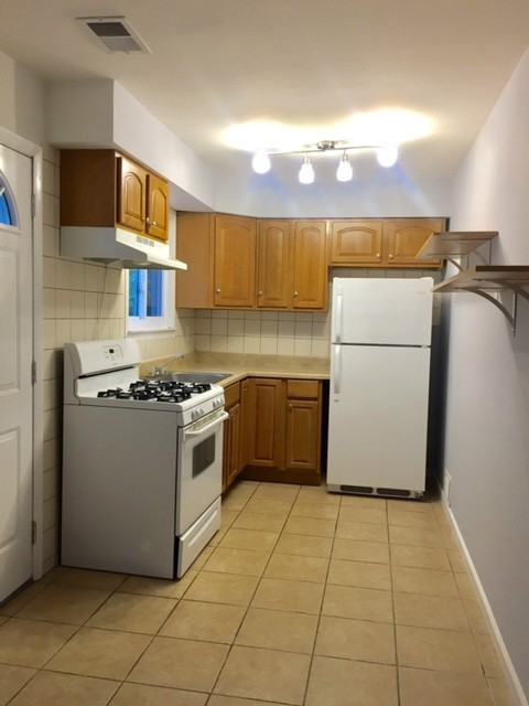 27 Bowling Green Pl #1 - Photo 3 of 5