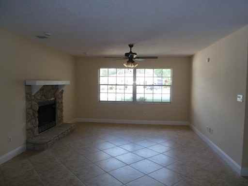 1548 Silver Fox Cir - Photo 2 of 9