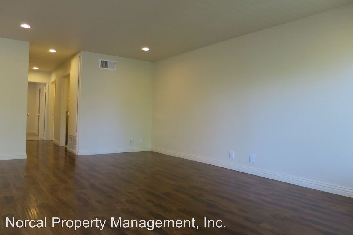 942 Summerside Dr #B - Photo 3 of 17