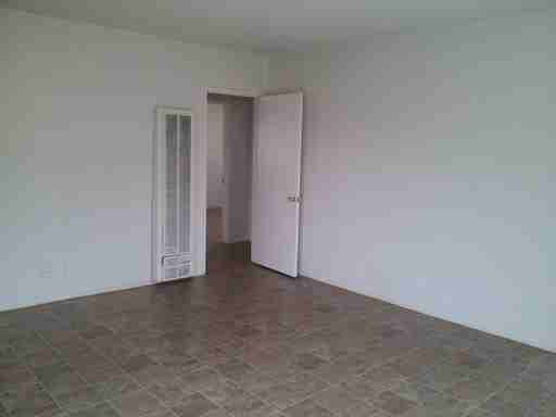 740 W 21st St - Photo 3 of 14