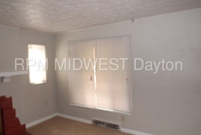 1426 Kumler Ave - Photo 3 of 10