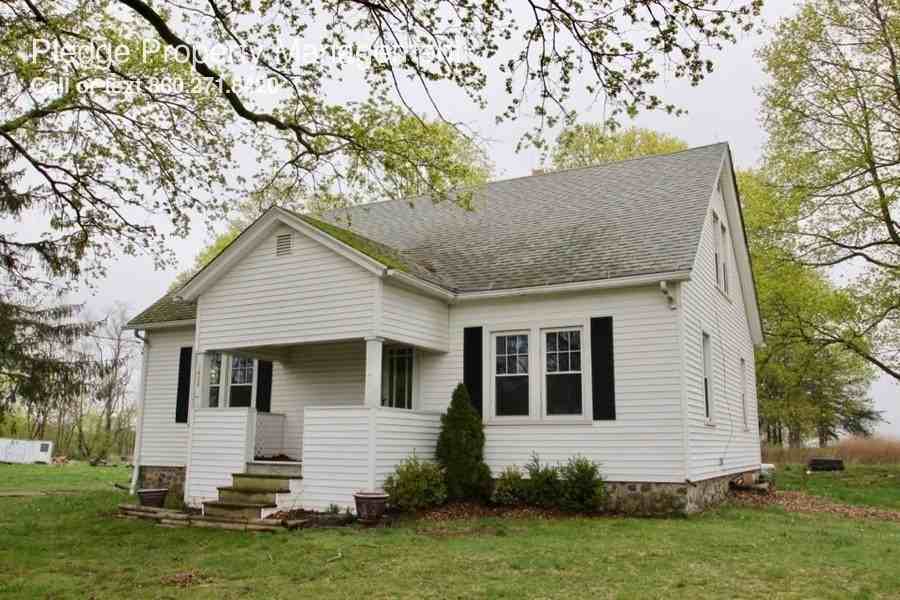 1402 Trumbull Hwy - Photo 2 of 17