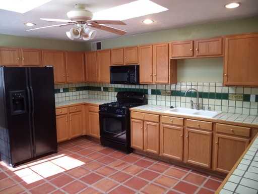 2818 Jefferson St NE - Photo 3 of 13