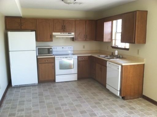 932 Austin Dr - Photo 3 of 10